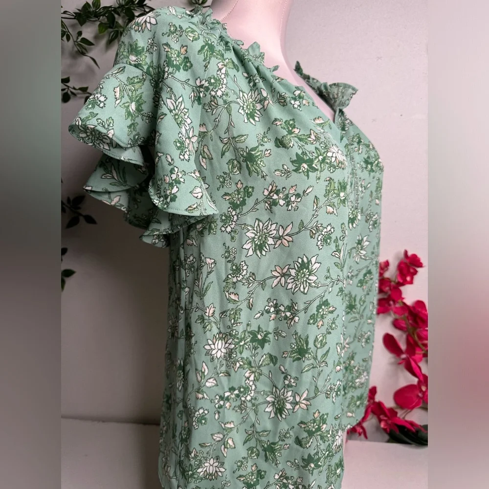 💚 Max Studio Top 💚 - Picture 2 of 4